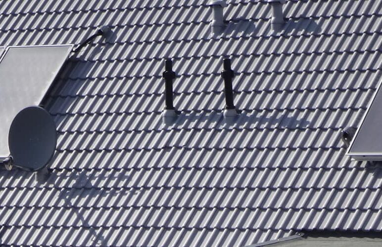 Solarthermie Anlage auf einem Dach