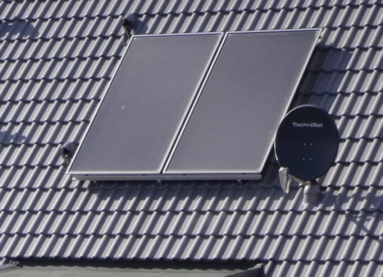 Solarthermie Anlage auf einem Dach