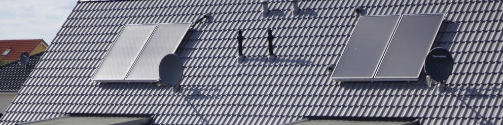 Solarthermie Anlage auf einem Dach