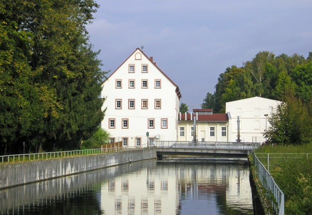 Wasserkraftwerk Thierbach mit Außenanlagen