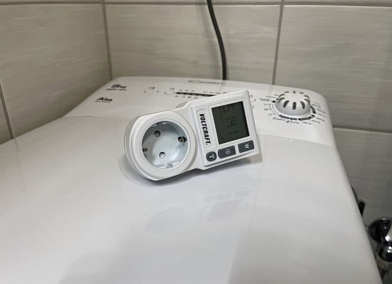 Energiemessgerät an der Waschmaschine