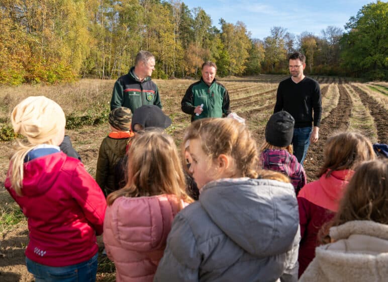 Stiftung Wald für Sachsen und enviaM-Gruppe pflanzen Bäume