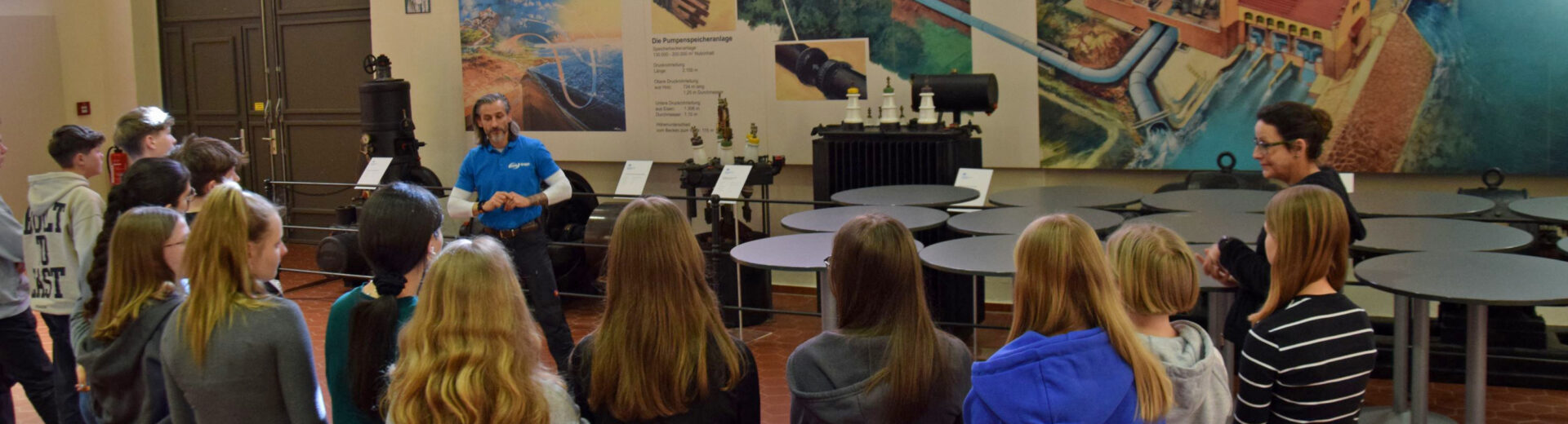 Schüler besuchen im Rahmen eines Projekttages das Wasserkraftwerk Mittweida
