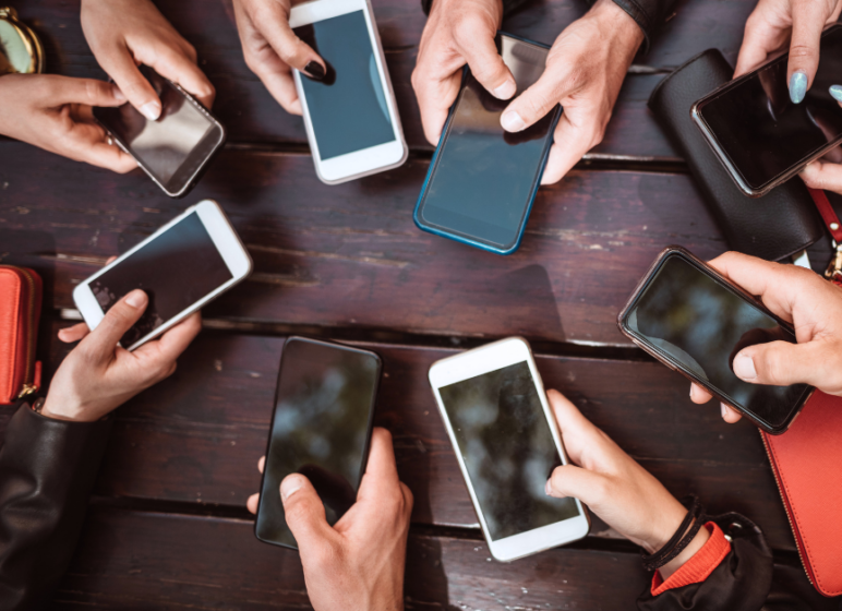 smartphone social media
