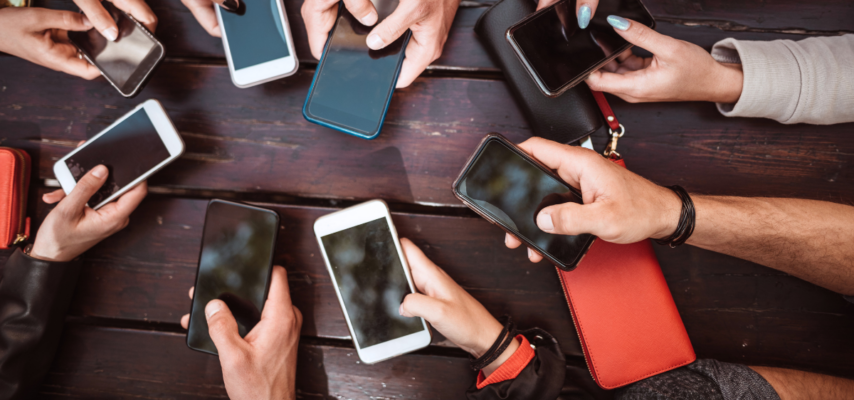 smartphone social media